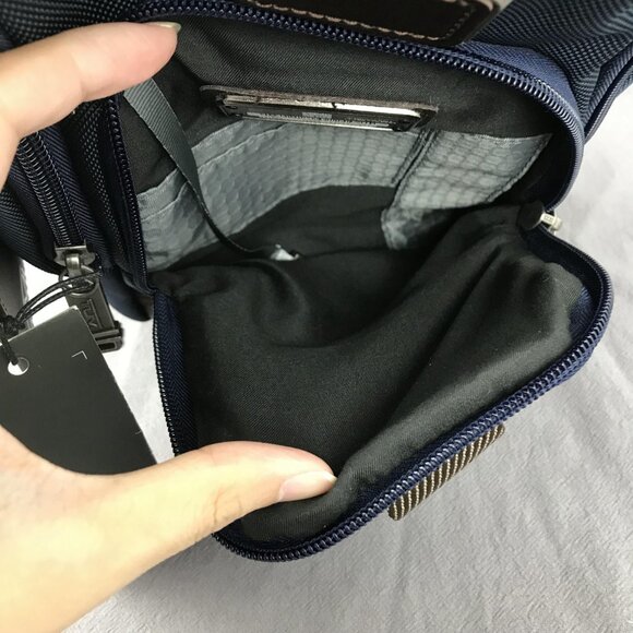 TUMI SLING BAG In blue - Picture 11 of 11